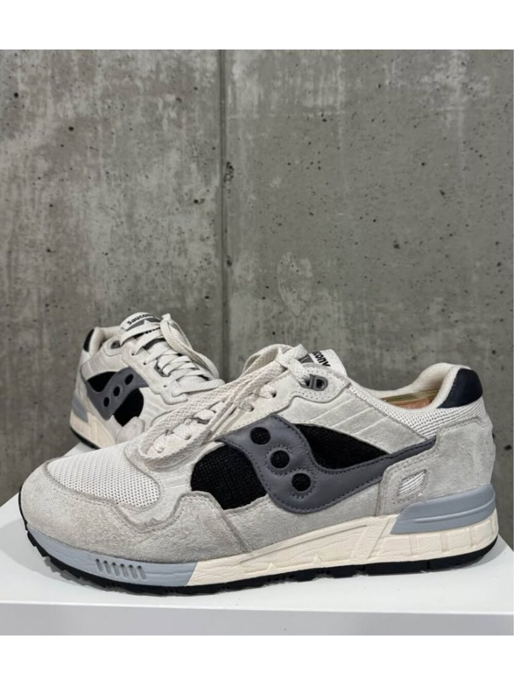 Saucony Shadow 5000 White Grey Men’s US 10 Good Used Condition